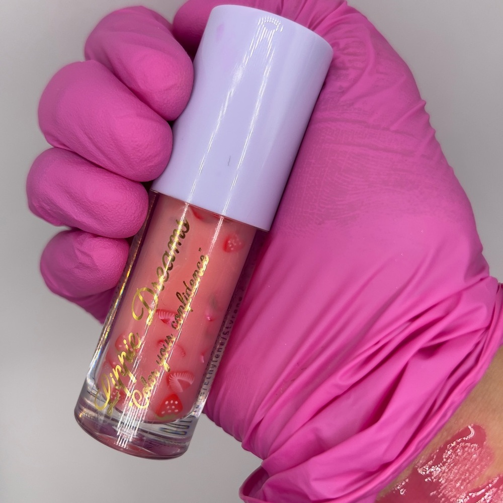 Strawberry Kiss -Color Changing Lip
Gloss